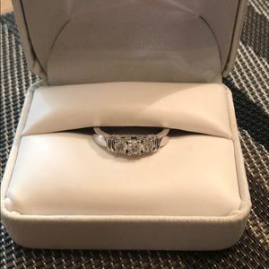 14K GTR diamond ring